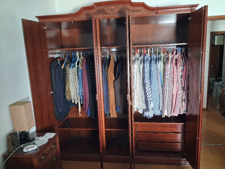 Roupeiro madeira maciça