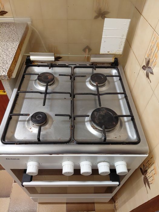 Fogão com forno.