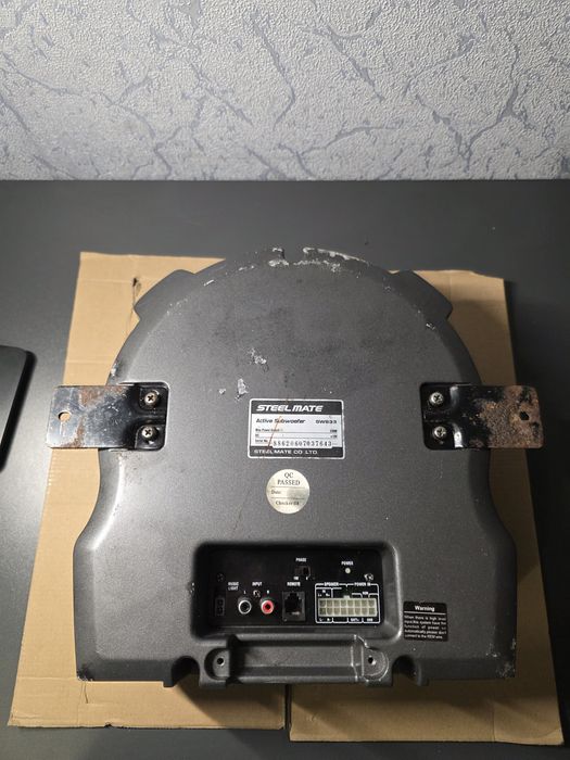 Активний, компактний сабвуфер STEEL MATE