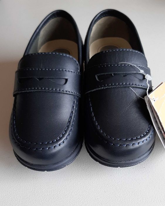 Sapatos de menino Novos
