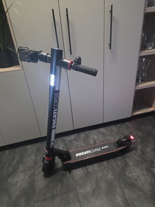 Hulajnoga elektryczna ducati corse air