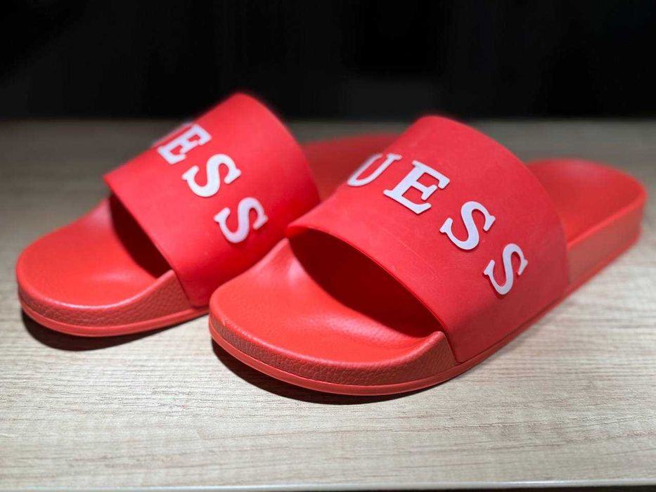 Шльопанці  Guess