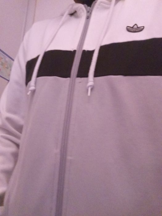 Casaco Adidas tamanho M sem uso