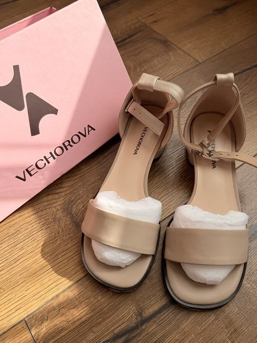 Продам босоніжки Vechorova  36 р