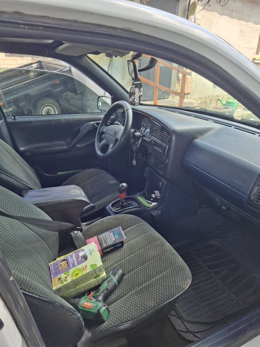 Volkswagen Passat 1994 VIN WVWZZZ3AZRB150627 фото оголошення 7 з 8