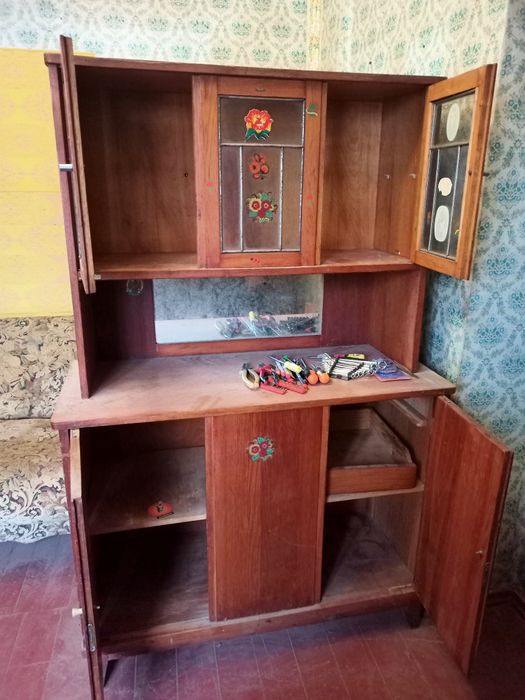 Продам сервант радянський