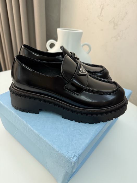 Шкіряні лофери Prada 40р