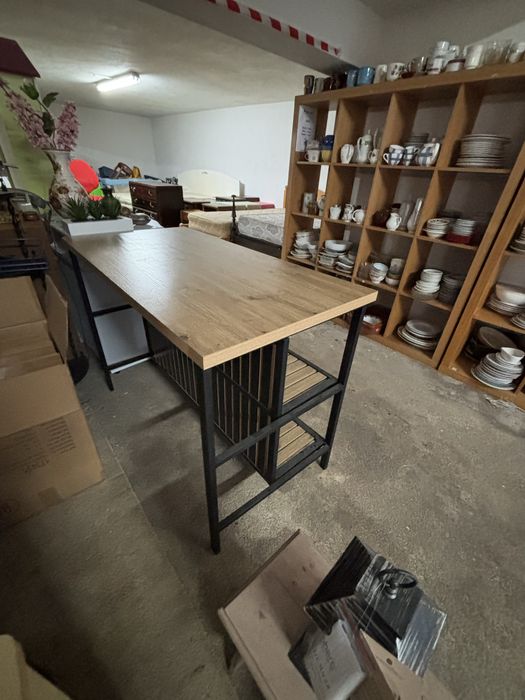 Mesa de apoio em madeira e ferro