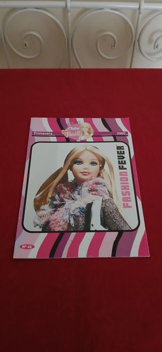Revista Barbie n° 42  de 2005, com poster