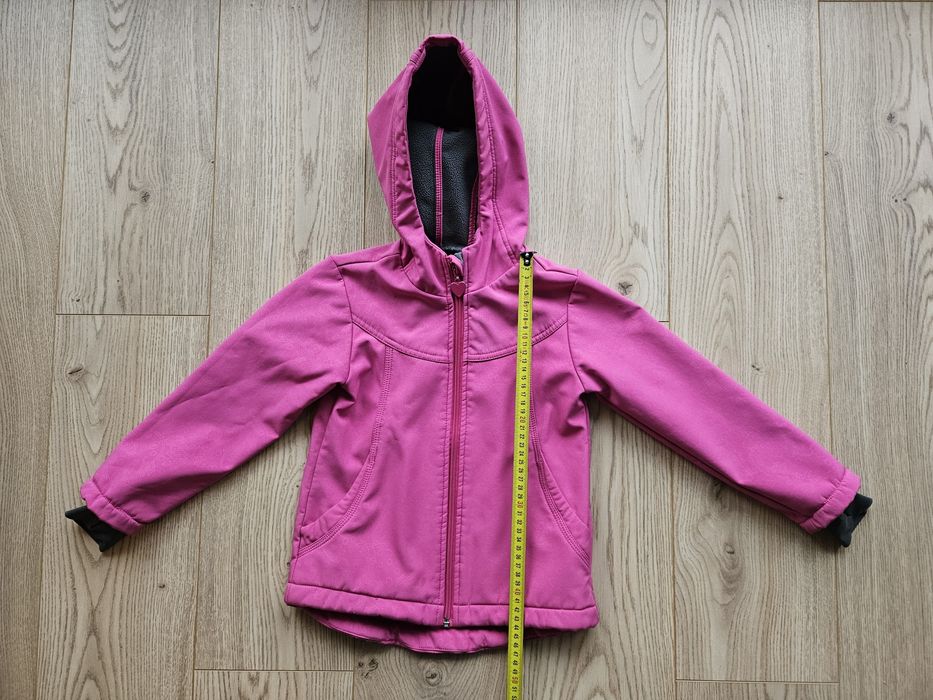 Kurtka przejściowa softshell dziewczęca różowa Rrserved r. 116