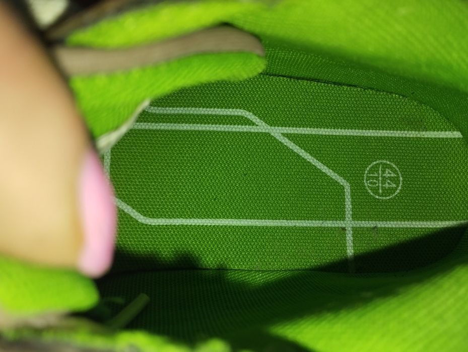 Продаю ботинки прикольные и кросовки  43  размер