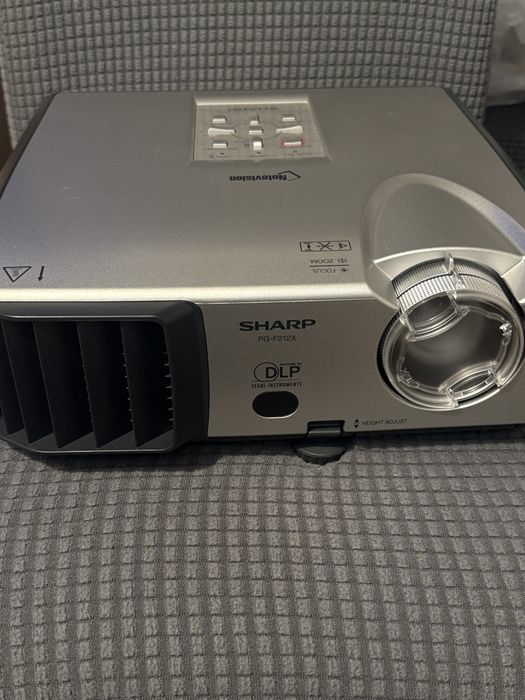 projektor sharp pg-f312x