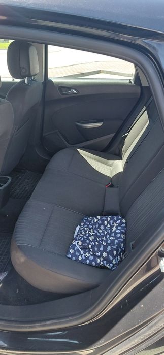 Opel Astra J Hatchback 1.7 CDTI (125 cv)
