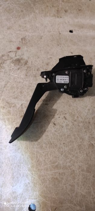 Педаль газу Dacia duster