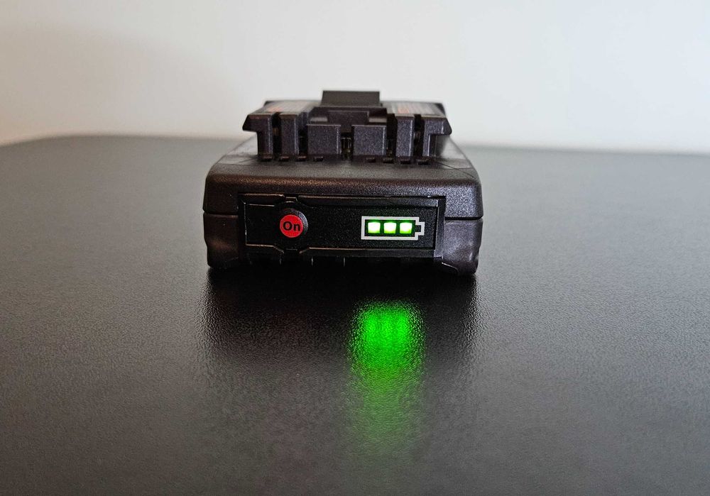 Акумуляторна батарея Bosch 18V 2.0 Ah Professional. Оригінал