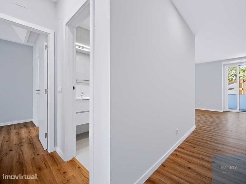 Apartamento T2 Remodelado com Terraço Privativo na Ajuda em Lisboa