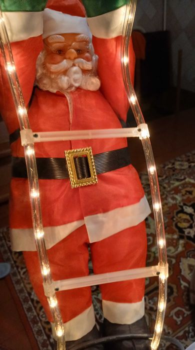 Дід Мороз на драбинці