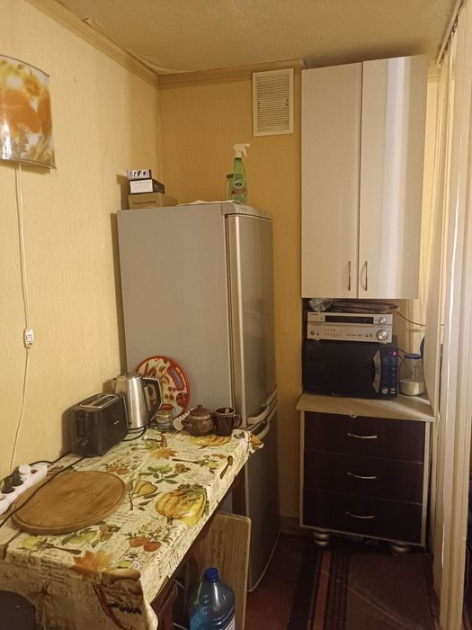 Продам кімнату біля метро