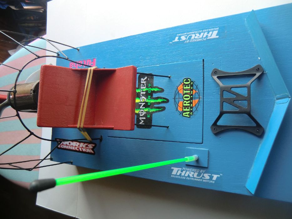 BarcosRC:KyoshoAirstreak 500EP;hidrodeslizador Graupner540;ler anuncio