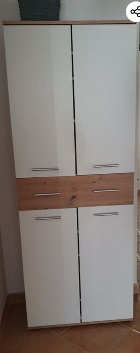 Armario alto quatro portas