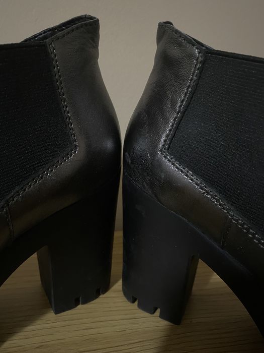 Skórzane botki Calvin Klein 37