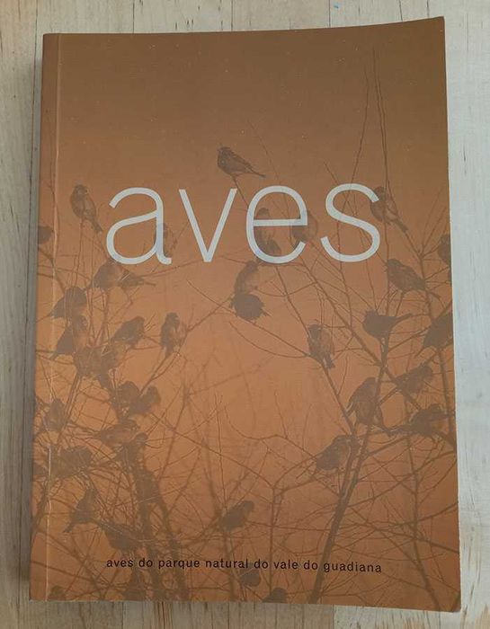 Vários guias de aves