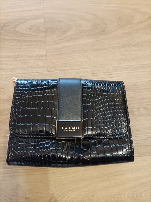 Lakierowana kopertówka Monnari