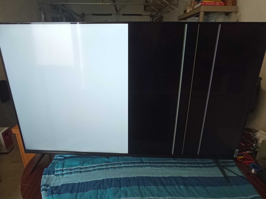 TV 4K UHD Samsung para peças Modelo UE55AU7025K