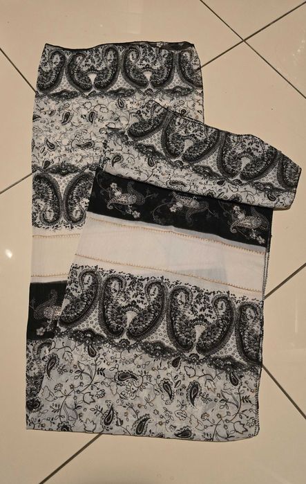 Elegancka chusta, szal czarno biały wiosenna