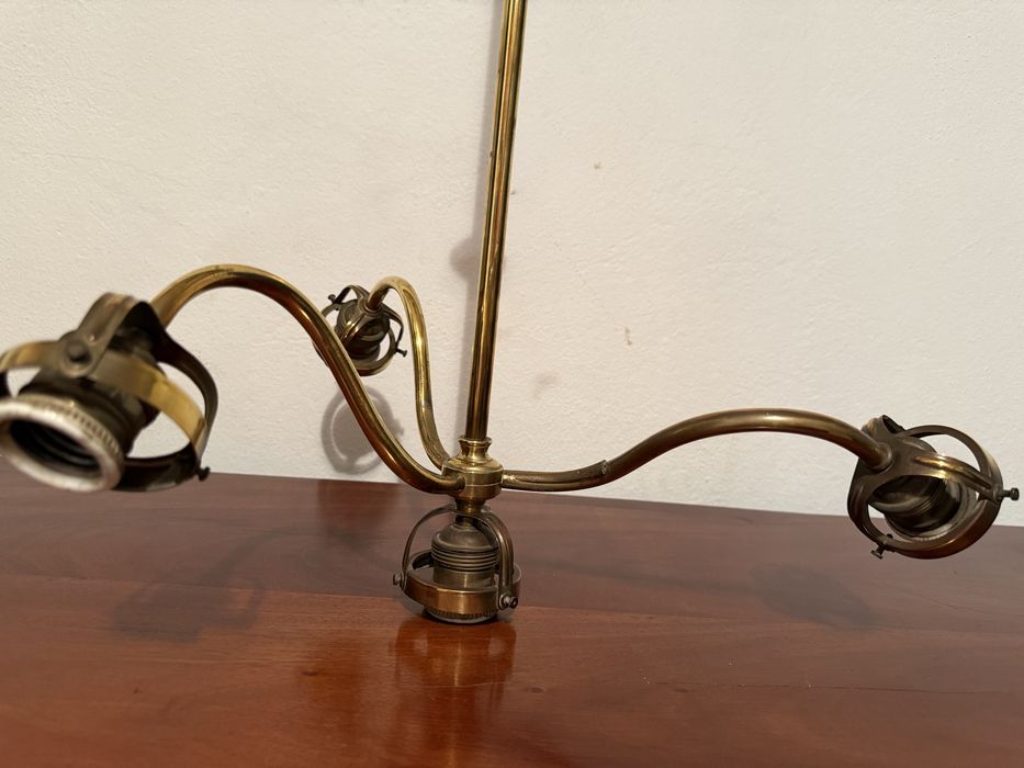 Candeeiro de sala antigo, em latão com 4 túlipas