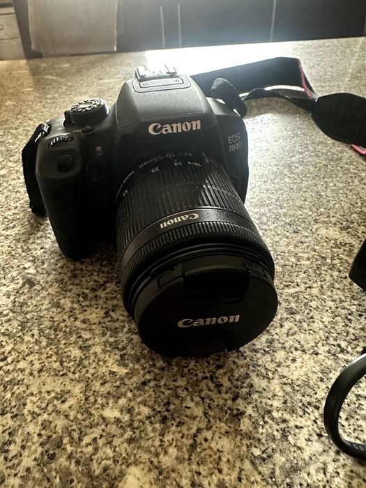 Canon EOS 700D + EF-S 18-55mm IS