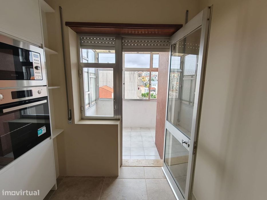 T2 moderno com varanda e terraço no Porto
