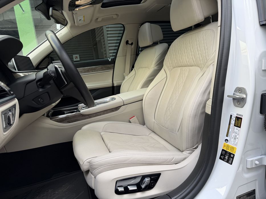 Bmw 750, 2019, 4.4 бензин.