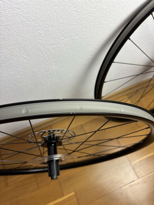 Koła Bontrager Paradigm SL 6-Bolt Disc Trek Tubeless Ready + Tarcze