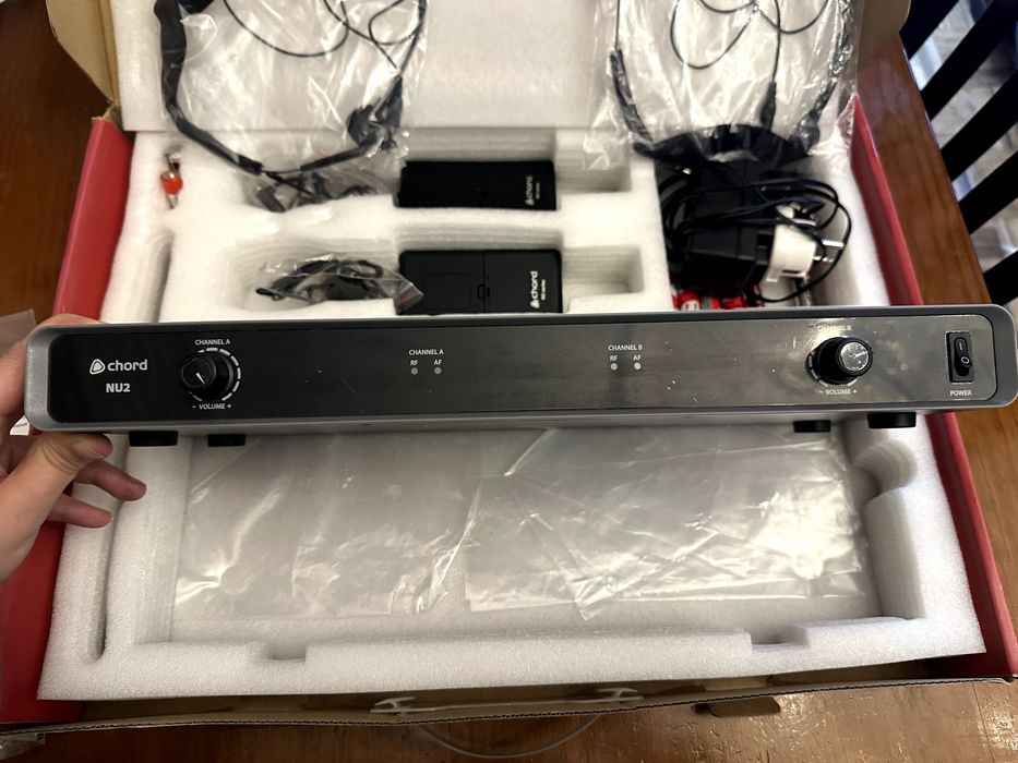 Sistema Microfones Sem Fios Chord NU2 de Lapela e Pescoço