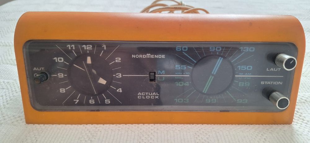 Rádio despertador Nordmende, vintage