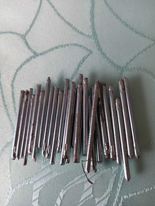 Gwożdzie nierdzewne  bezłepkowe   do boazeri skrzynek  i innych prac