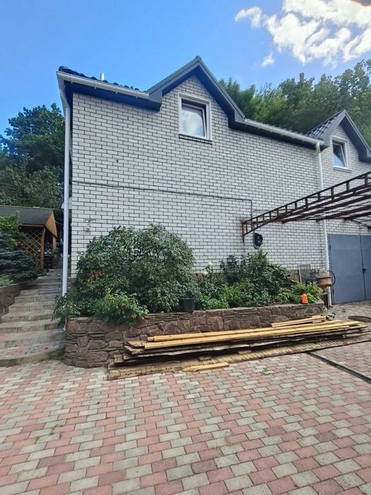 Продам просторий будинок 240 м² + баня з басейном + гараж | 6,7 сотки | Торг