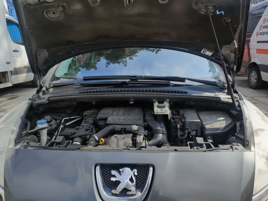 Peugeot 5008 1.6 дизель, роботизована коробка 2010рік