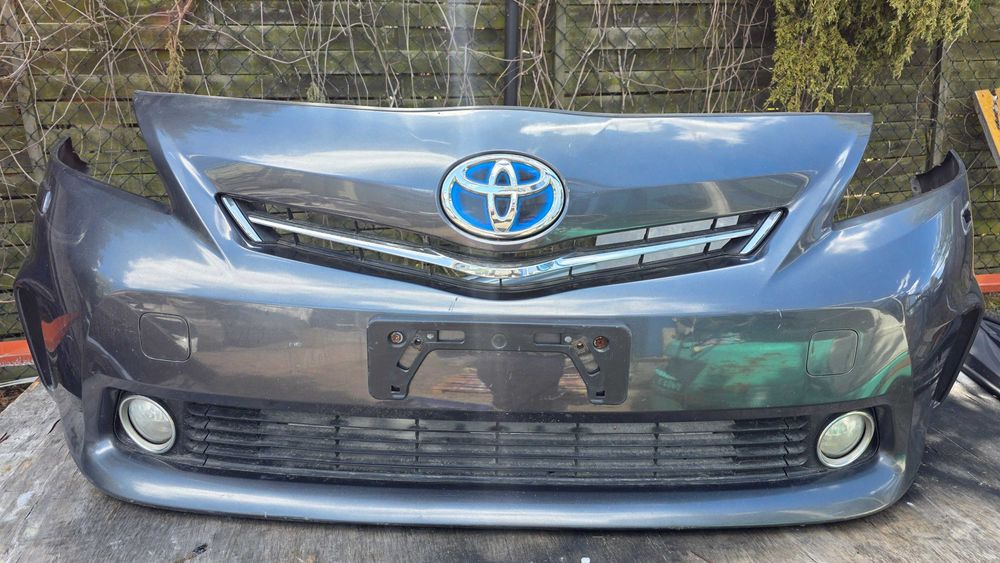 Zderzak przód przedni Toyota Prius Plus + ZVW40