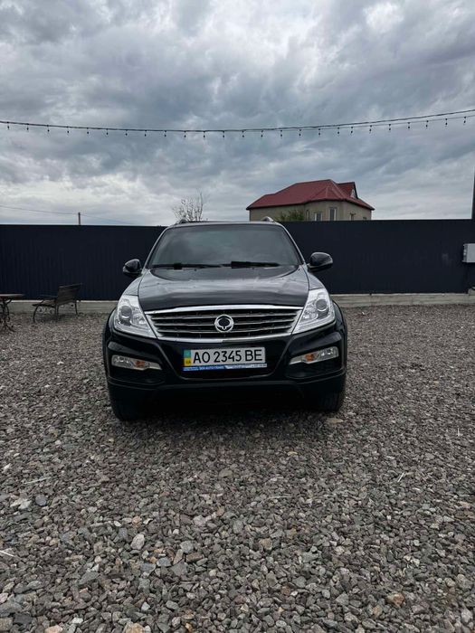 Автомобиль SsangYoug Rexton