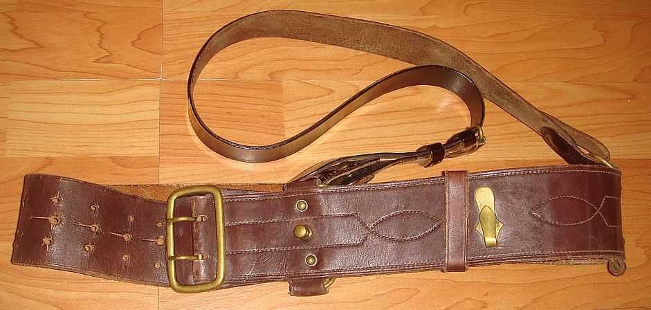 Британский офицерский ремень
"Сэм Браун"