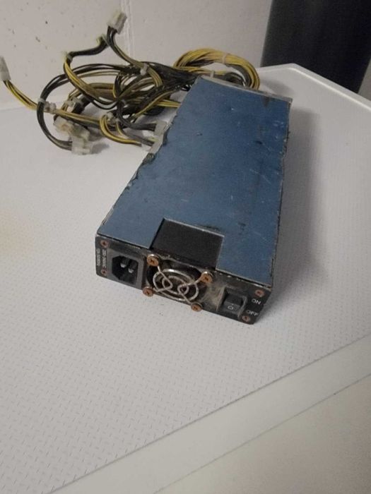 Fonte de Alimentação para Mineração APLUSPOWER 12V 140A (com Cabos) - Motivo: Mudança