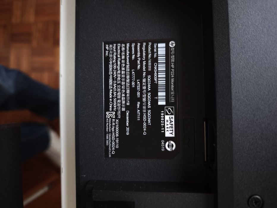 Selling 2 monitors461308039896115203