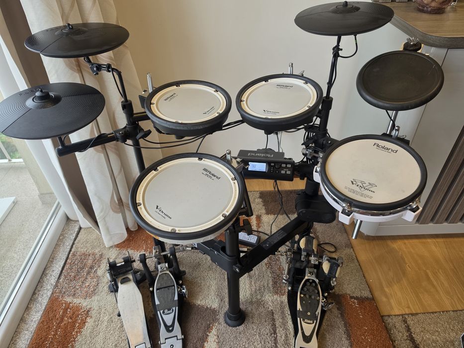 Roland V-Drums TD-4 – Bateria Eletrónica Completa + Banco + Pedal Duplo
