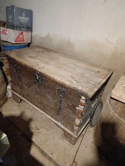 Старовинна скриня