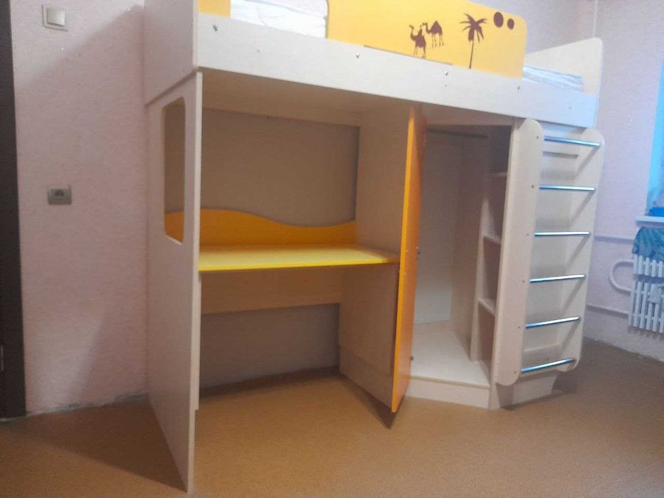 Кровать-чердак б/у+стол+шкаф+матрас хорошее состояние