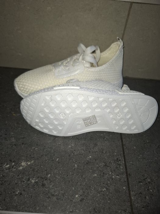 Buty trampki lekkie siatka r. 34