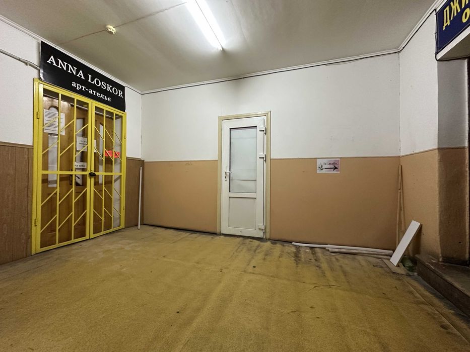 Продається приміщення у центральній частині м. Дрогобич.