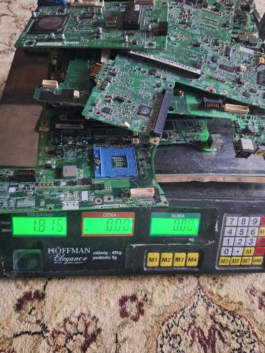 Płyty główne z 15 letnich laptopów z BGA na odzysk